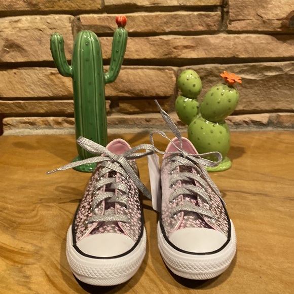 MOVING SALE: NWOB Converse CTAS OX Sneakers 👟! - Picture 2 of 7